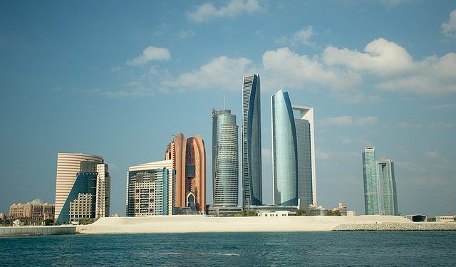Pixabay.com / Abu Dhabi City Skyline