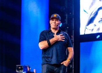Tony Robbins / Twitter Image.