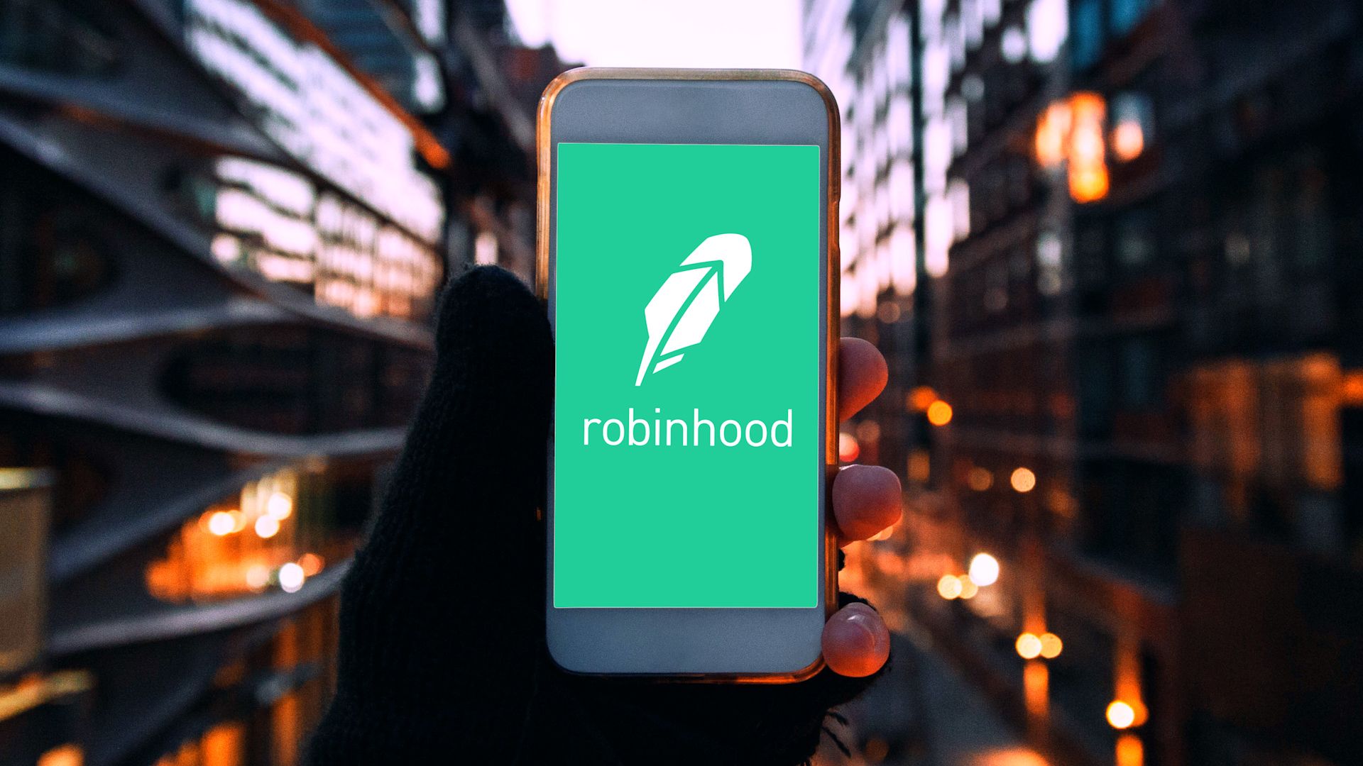 Robinhood Users Threaten to Sue the Company for Outages