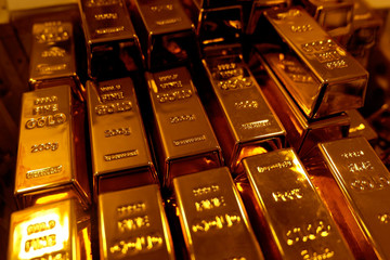 Is gold A Good Investment In 2021 As Prices Continue Dropping?