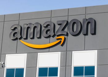 Amazon Shares Lose 7% With Sales Slowing Down Since 2019