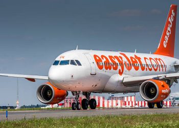 EasyJet Rejects Wizz Bid, Raises $1.7B To Go Alone