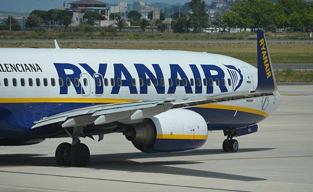Ryanair Raises 5-Year Growth Projection, Shares Surge