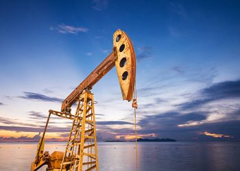 Oil Loses 1% As US Stockpile Surge Thwarts Rally