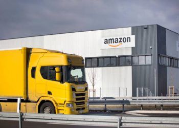 Amazon's Net Loss Prompts Question: Has It Set Up Excess Warehouses?