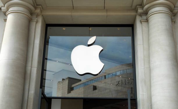 Apple Posts Positive Results Despite Shortages And Economic Fallout