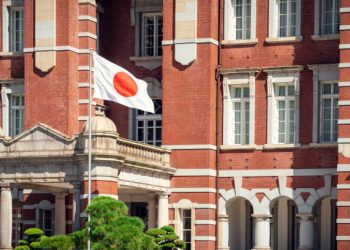 BOJ Retains Very-Low Rates, Warns Against Steep Yen Decline