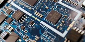 AMD Revenue Surpasses Targets, Wall Street Relieved After Intel's Grim Outlook