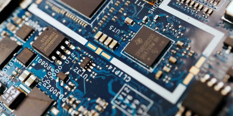 AMD Revenue Surpasses Targets, Wall Street Relieved After Intel's Grim Outlook