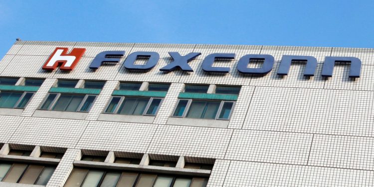 Apple Supplier Foxconn To Quadruple Workers At India Plant