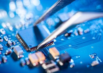 Chinese Chipmakers Entangled In U.S.-China Tech Feud