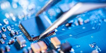 Chinese Chipmakers Entangled In U.S.-China Tech Feud