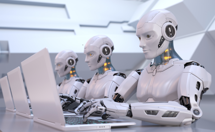 Robotter, der arbejder med bærbar computer